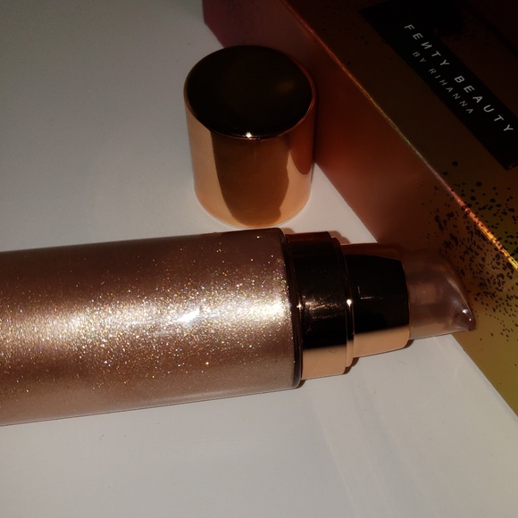 FENTY BEAUTY BODY LAVA WHO NEEDS CLOTHES - Picture 2 of 3